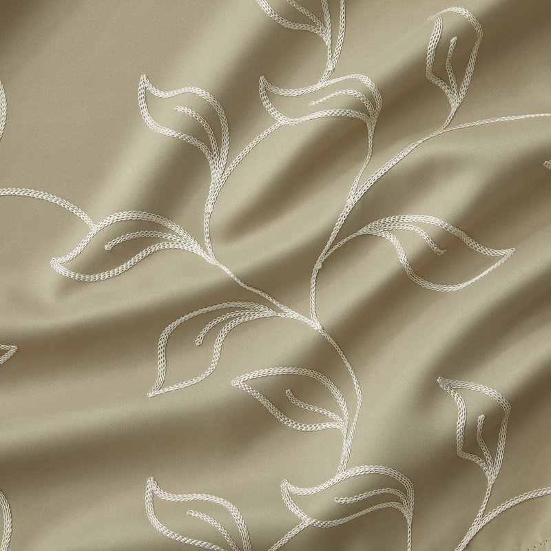 Panneaux de rideau brodé à motif floral occultant et isolant avec œillets Gilyard, l 52 po x L 72 po, Taupe