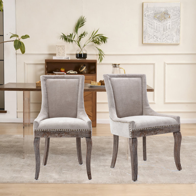 Chaise de salle à manger d'appoint en tissu beige 21,6 po, pieds en bois massif, garniture cloutée bronze, ensemble de 2
