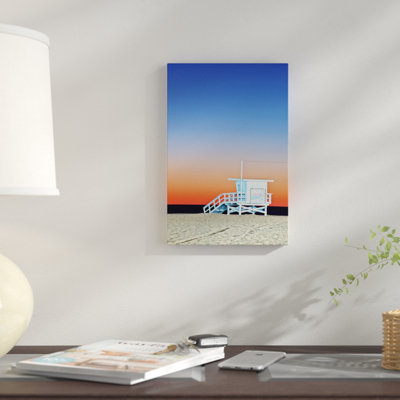 «Lifeguard Hut At Twilight, Santa Monica Beach, Santa Monica, California, USA» par Rob Tilley - Impression sur toile tendue avec châssis