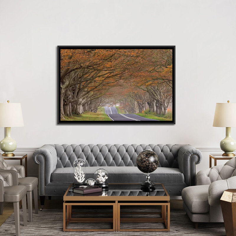 « through the tunnel », reproduction de photo sur toile tendue, H 18 po x l 26 po x P 1,5 po, Toile avec cadre noir