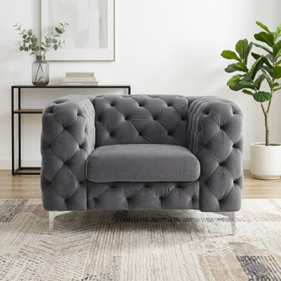 Fauteuil d'appoint Chesterfield Willa de 48 po de large avec pieds chromés Willa