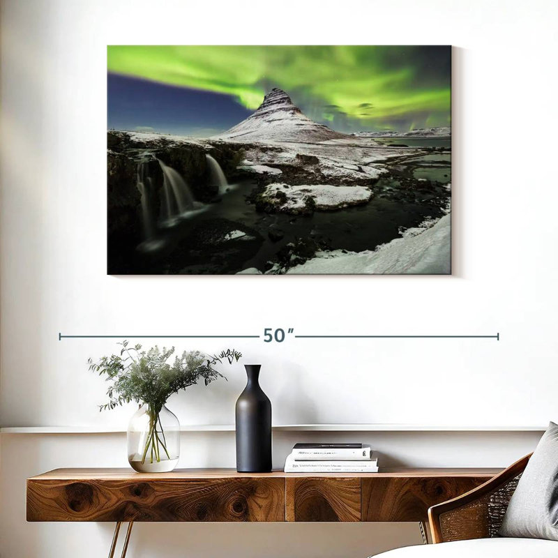 Alvord lumières polaires au-dessus de Kirkjufell, H 26 po x l 39 po