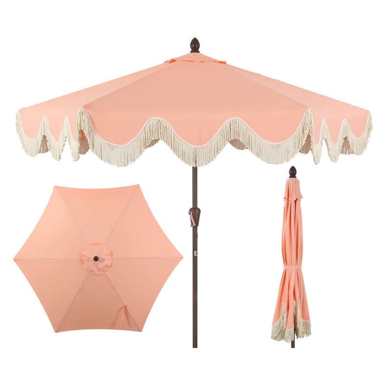 Parasol d'extérieur à frange bohémienne de 9 pi avec manivelle et inclinaison Collins, roseau corail / crème résistant aux rayons UV, mât brun foncé