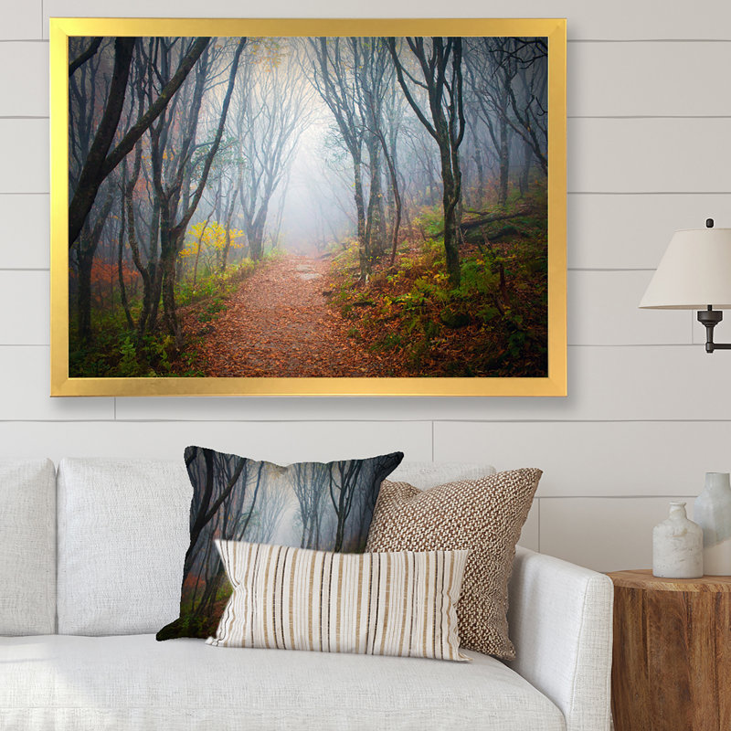 Chemin vers une forêt brumeuse - œuvre d'art traditionnelle sur toile, H 8 po x l 12 po x P 1 po, Cadre doré