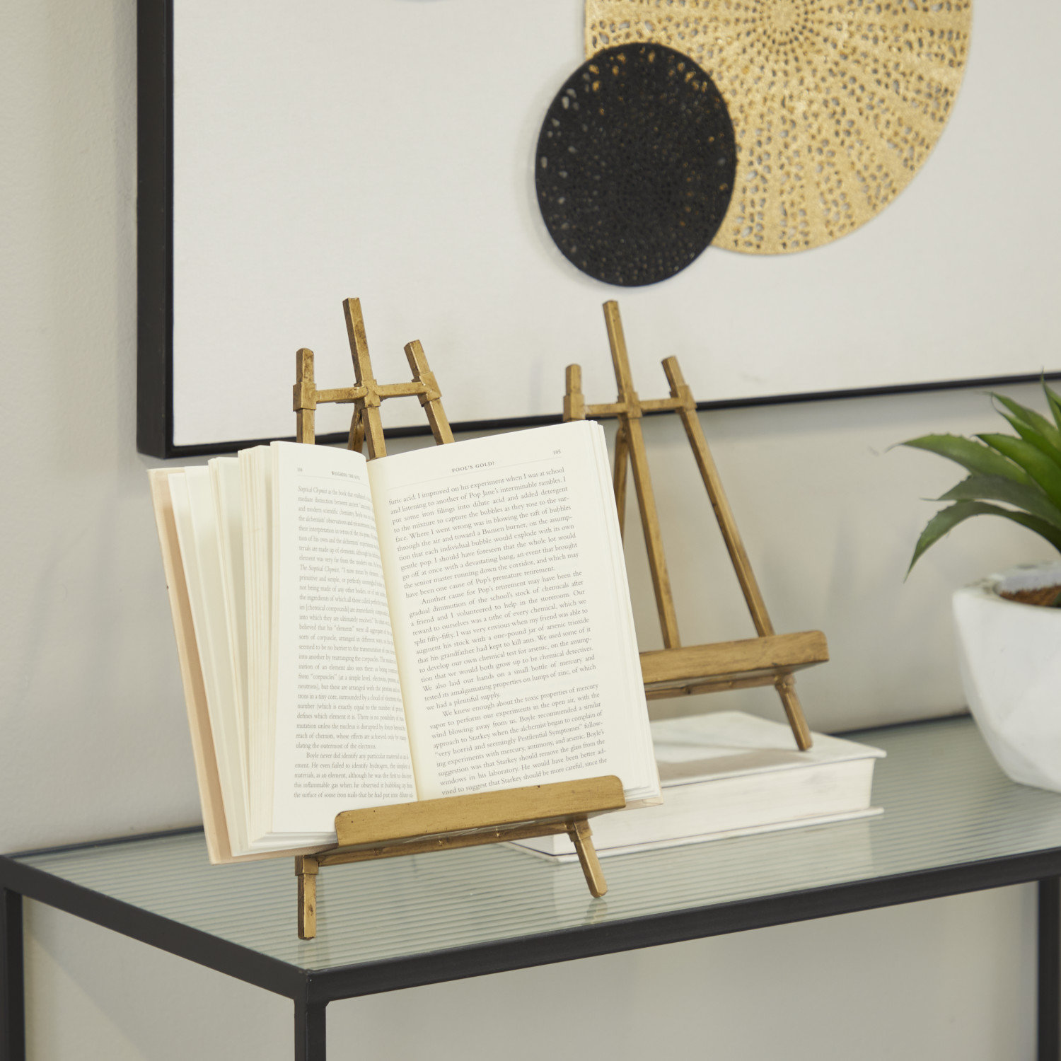 Gwennyth Foldable Display Easel, Gold