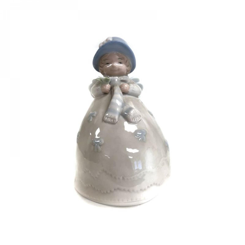 Figurine victorienne prête pour l'hiver