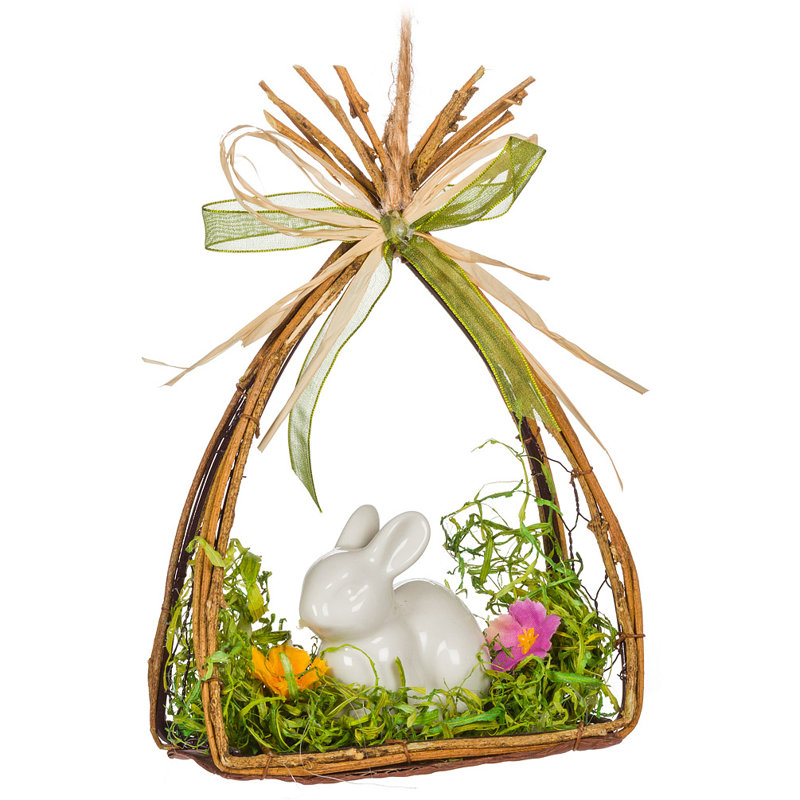 Lapin dans un panier à fleurs