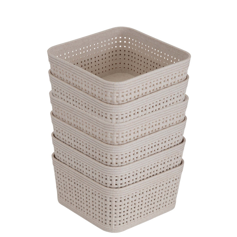 Simplify Plastic Decorative Basket, Natural