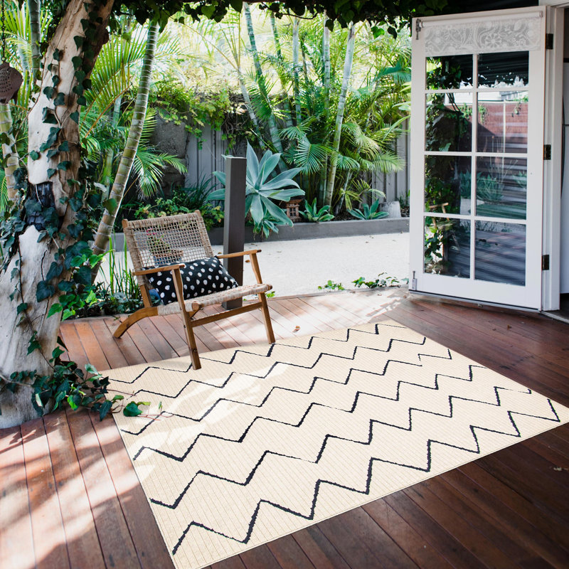 Colbourn Moroccan Beige/Navy Indoor / Outdoor Area Rug Set, Rectangle 4'7" x 6'7"