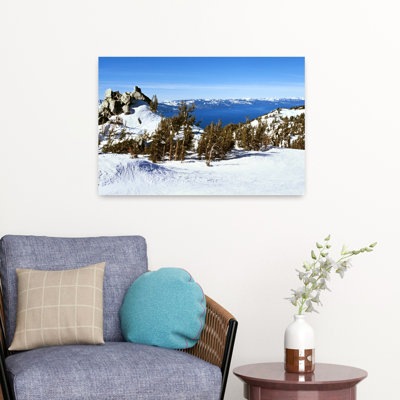 Arbres sur une neige recouverte de paysage, station de montagne paradisiaque, Lake Tahoe, Californie, Nevada, bordure, États-Unis, paysage contemporain abstrait, art naturel