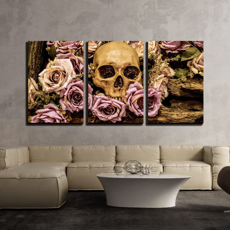 Crâne humain - fond de roses - impression sur toile tendue, H 24 po x l 48 po x 1,5 po