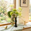 Fleurs artificielles avec vase-344530496