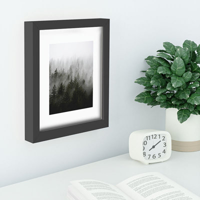 Cadre noir Loon Peak® Foggy Fir Forest Fantasy par Nature Magick