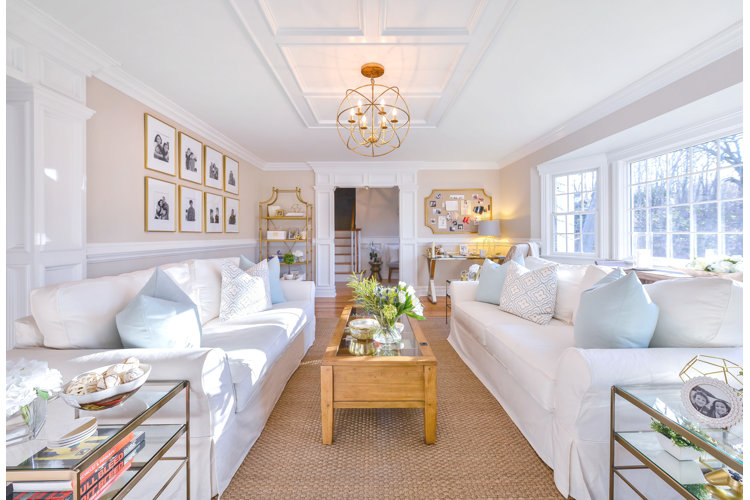 crown molding in a room