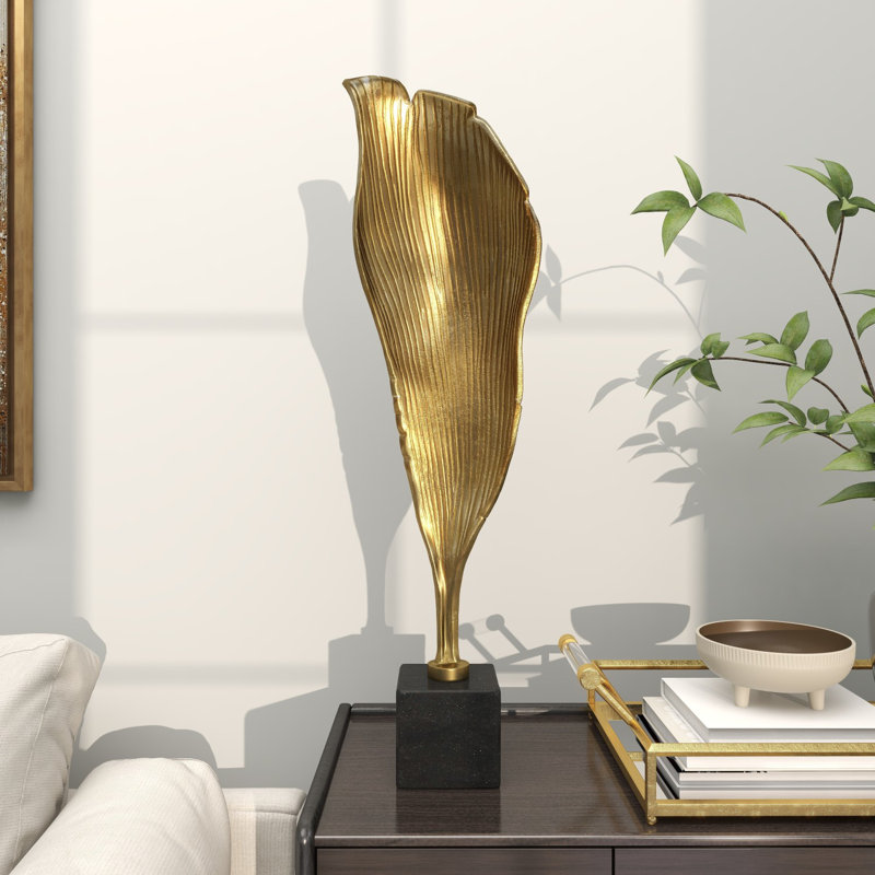 Sculpture Frejya, Or, H 29,85 po x l 8,4 po x P 4,05 po