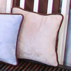 Coussin décoratif pois à points blue chocolat minky