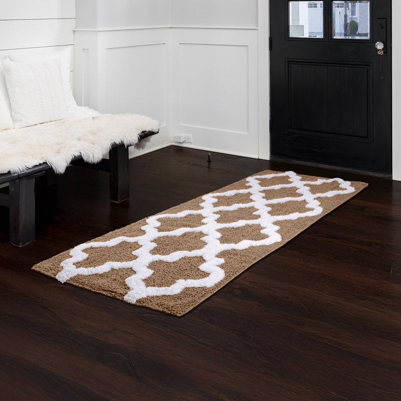 Tapis de salle de bain en coton 24 po x 60 po avec motif de treillis et base antidérapante Freida - lavable à la machine
