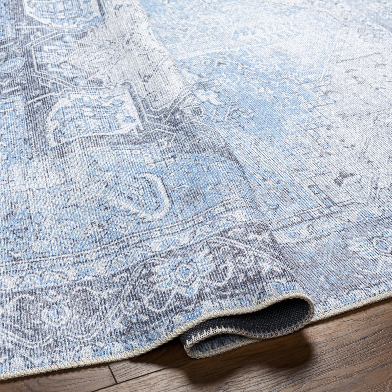 Tapis oriental lavable en chenille bleu ciel Westbrook, Rectangle 6 pi 7 po x 9 pi