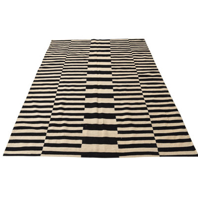 Tapis noir et blanc 5 x 8 Pinkerton