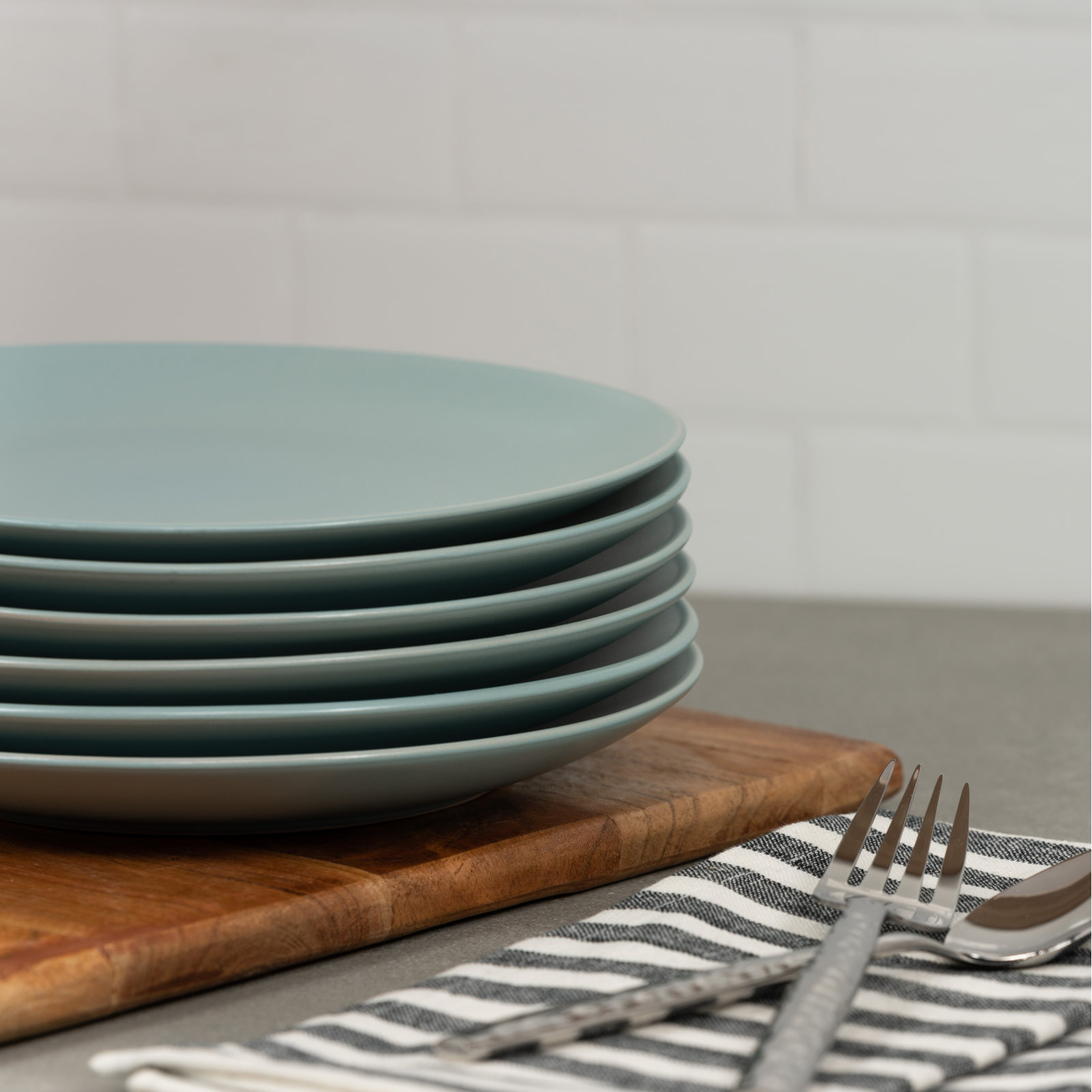 Wazee Matte 8" Dinner Plate, Mineral Blue