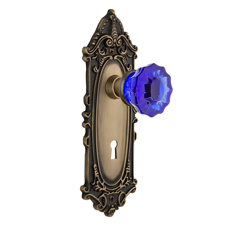 Plaque victorienne avec trou de serrure décoratif et bouton de porte en cristal cobalt, 2 3/8, Laiton antique
