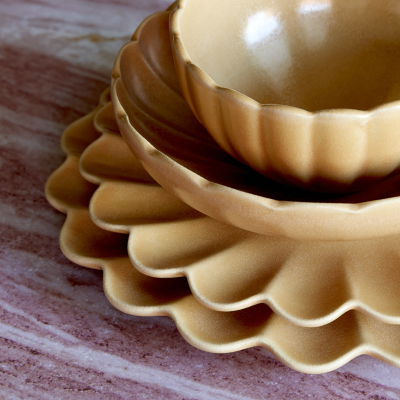 Dhalia Stoneware Dinner Plate, Yellow