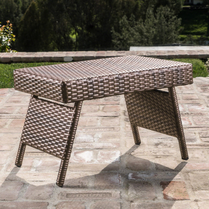 Table de jeu décorative - 61 cm L x 41 cm P x 40 cm H, structure en fer, fabrication artisanale, aucun assemblage requis, style transitionnel, inscription faite à la main.