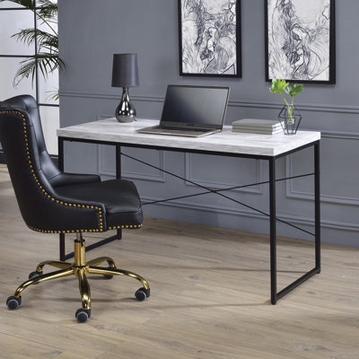 Bureau moderne avec plateforme en bois et support de traîneau en métal