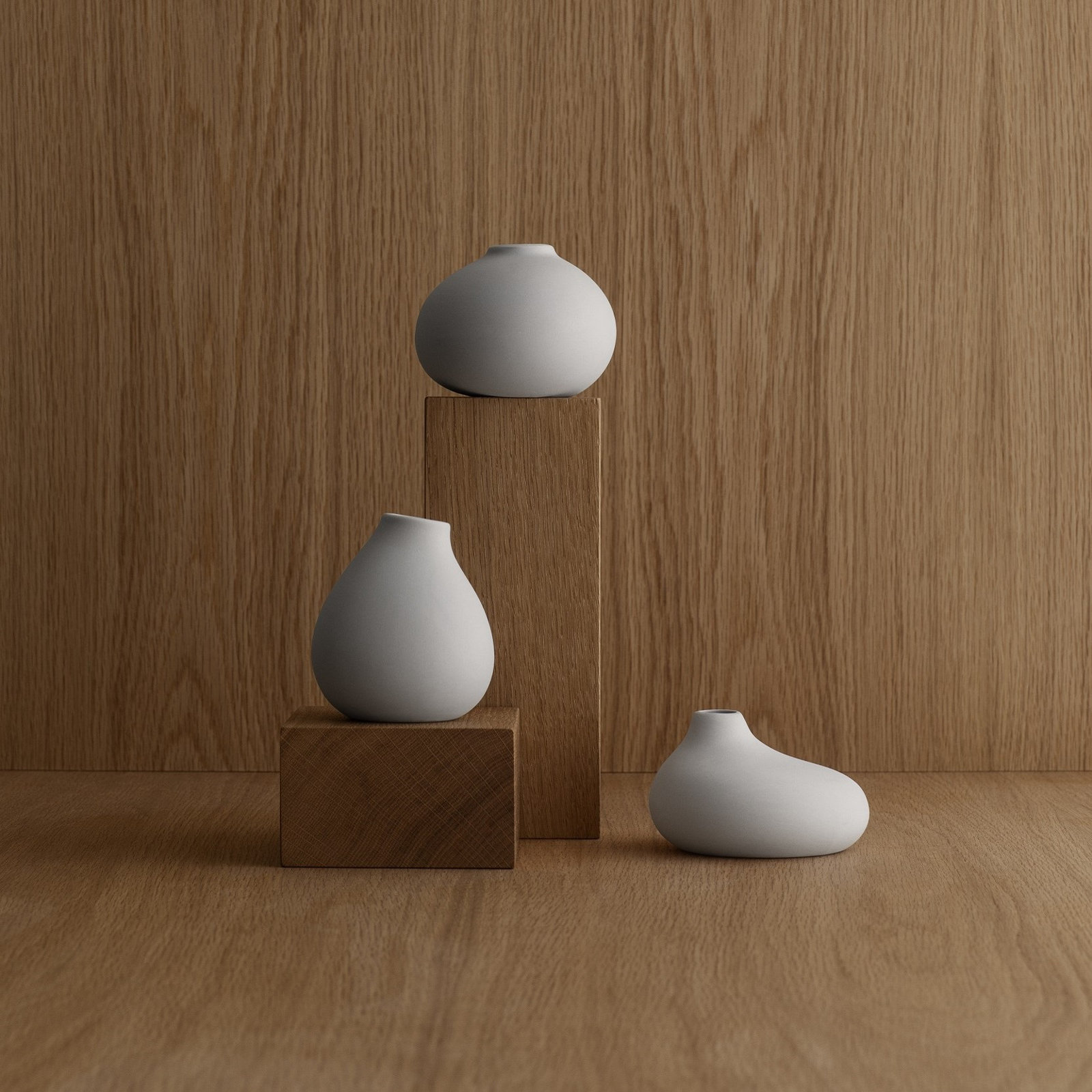 Nona Porcelain Table Vase, Microchip