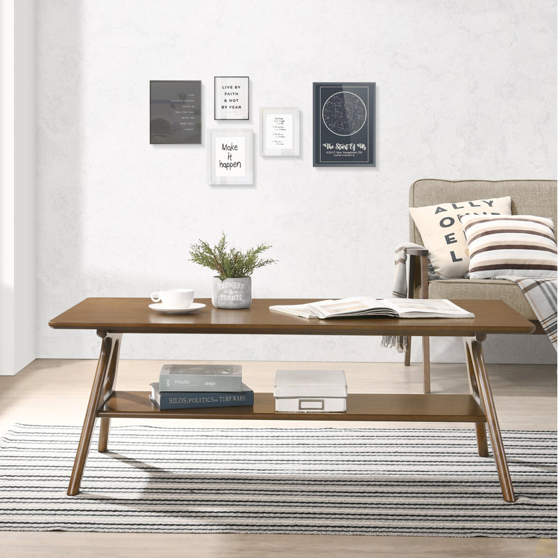 Table basse en bois avec tablette