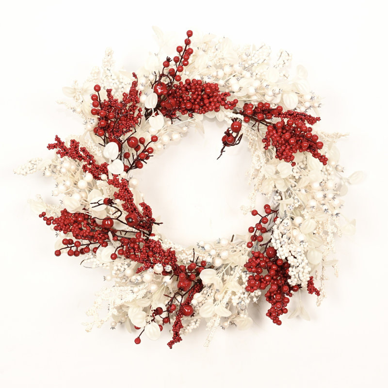 Couronne de porte 24 po avec baies rouges artificielles et feuilles givrées blanches