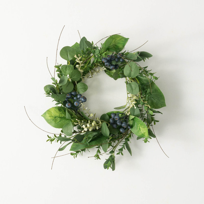 Couronne artificielle en plastique avec feuille verte et bleuet, H 14,75 po x l 14,75 po x P 5,25 po