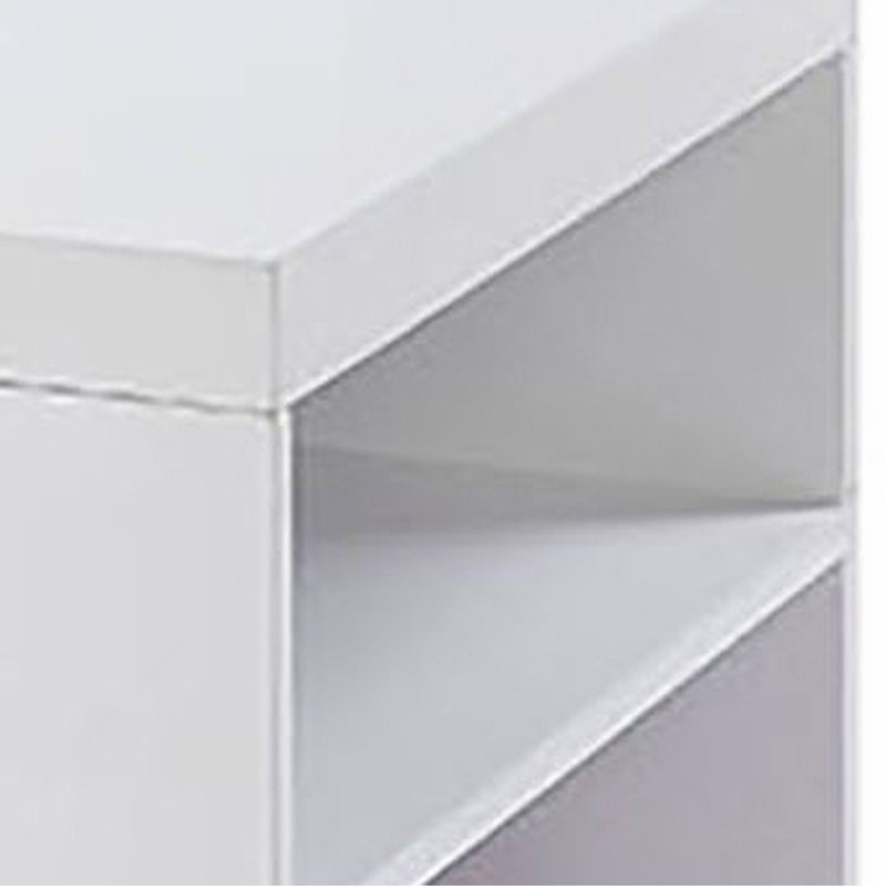 Table basse blanche ultrabrillante et chrome.