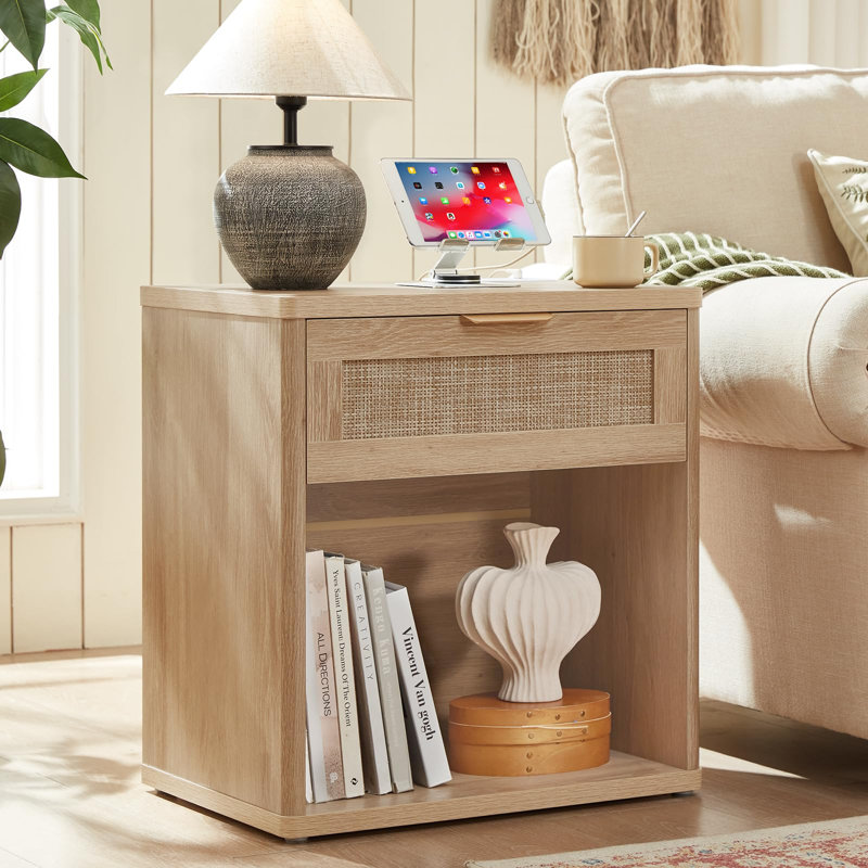 Ensemble de 3 meubles en rotin, style bohème bois : commode à 6 tiroirs (122 cm), commode haute (107 cm), table de chevet 1 tiroir (58 cm) avec station de recharge.