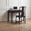 Un bureau en bois de sang de style champêtre avec tiroirs-841857919