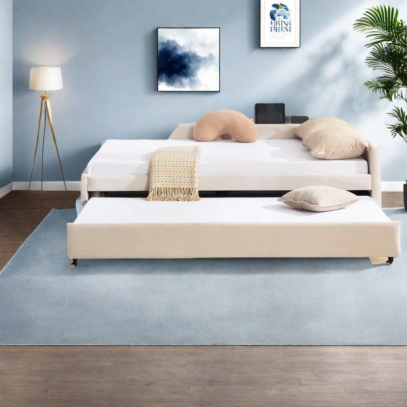 Lit de jour moderne en velours avec couchette en beige, conception peu encombrante pour la chambre à coucher