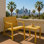 Été - Ensemble de meubles d'intérieur / extérieur 2 pièces 1 chaises et 1 table basse Matériau PP imperméable - Ensemble de conversation pour patio facile à assembler (jaune)