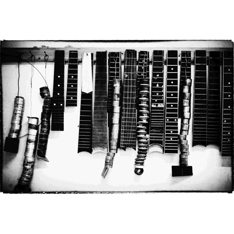Guitare I, H 20 po x l 30 po