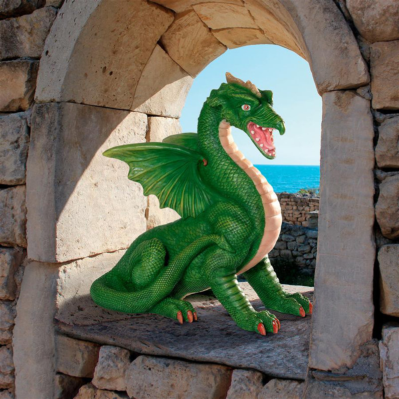Statue ormarr dragon, monster of the drawbridge moat