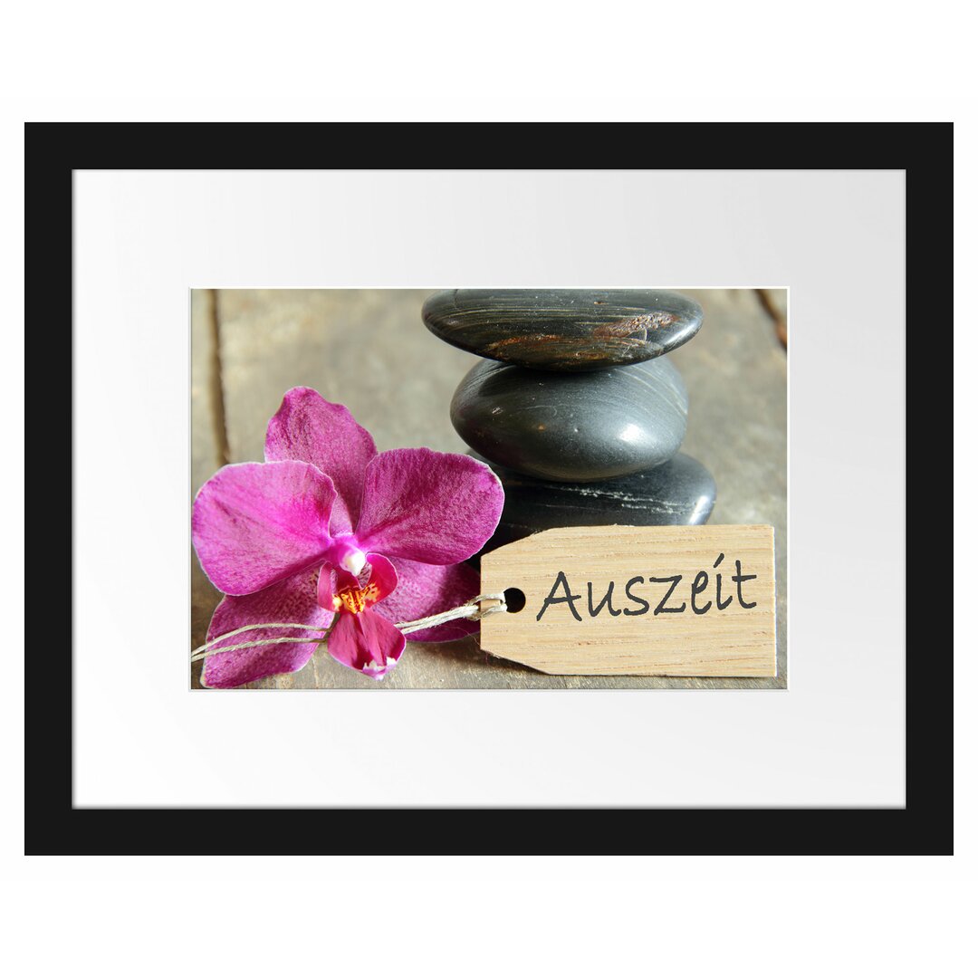 Gerahmtes Poster Auszeit Orchidee mit Zen Steinen