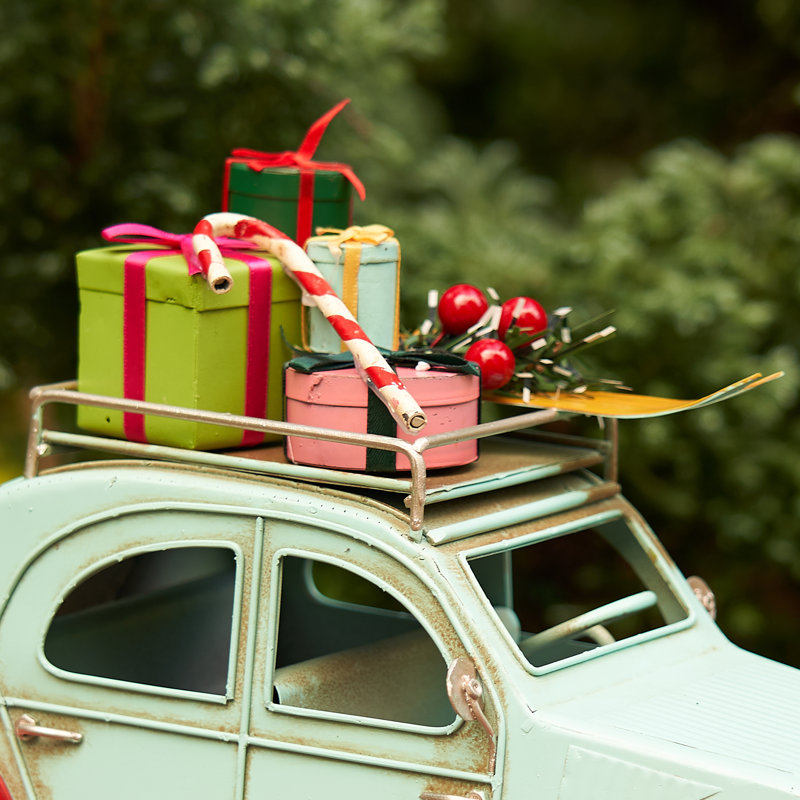 Buggy rouge et bleu 14 po avec cadeaux de Noël