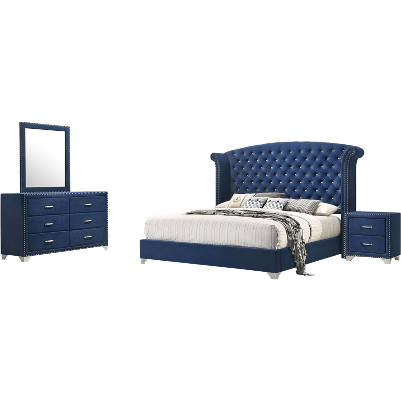 4 chambres à coucher pour très grand lit, bleu pacifique, tête de lit à oreilles, capitonnage à boutons, garniture cloutée, commode, miroir et table de chevet pour un charmant espace de couchage bleu avec lit, ensemble décoratif luxueux
