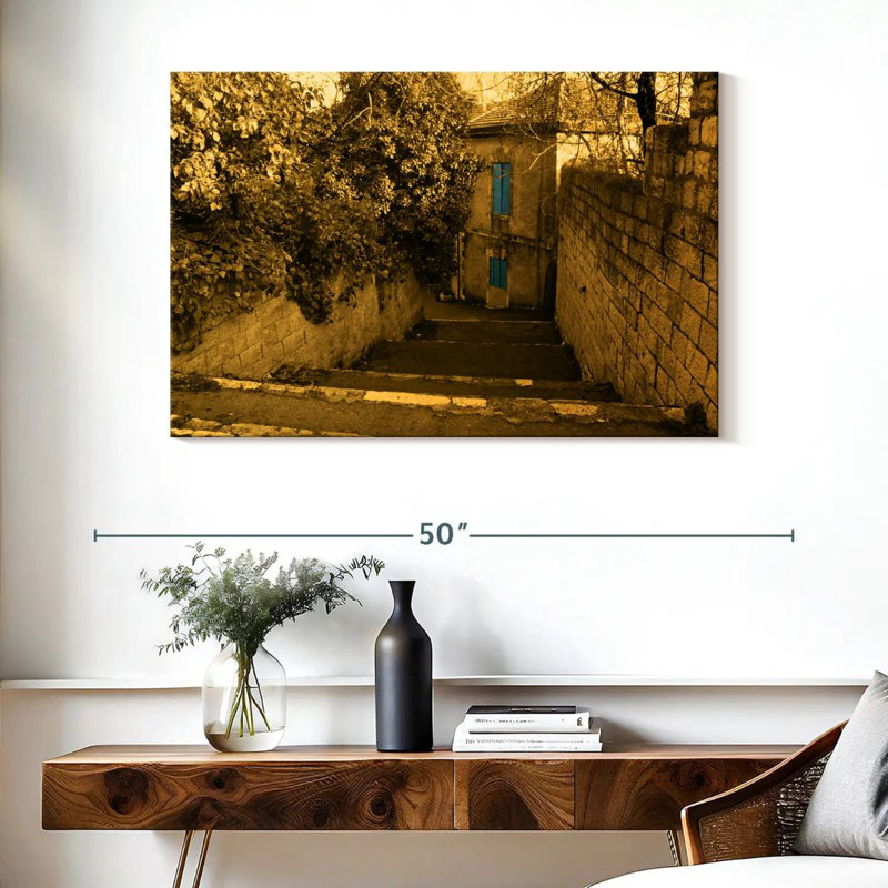 Lilie Jerusalem I, 26" H x 39" W