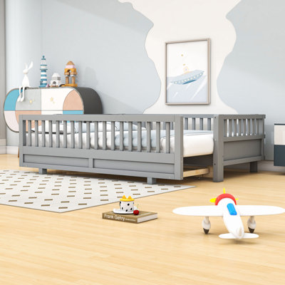 Lit plateforme extensible en bois avec garde-corps et lattes