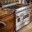 Ensemble de cuisine 2 pièces avec une hotte de cuisine murale à double pile double 48 de 48 po caractéristique zline-50305771