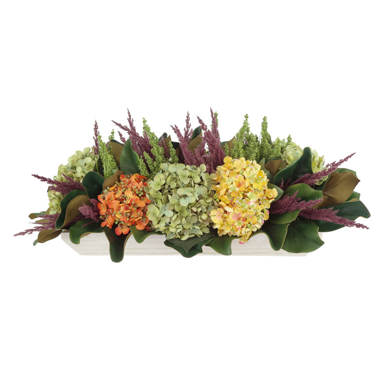 Arrangement floral d'automne avec hortensias et feuilles de magnolia, Blanc