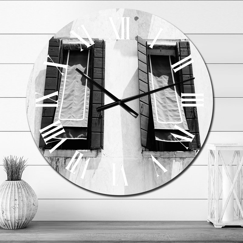 Horloge murale Colonial, Moyen