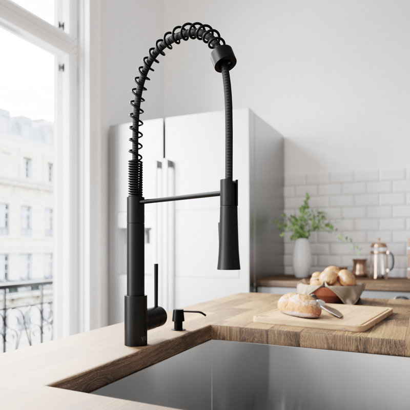 Robinet de cuisine rétractable à poignée simple avec distributeur de savon optionnel Laurelton, Noir mat