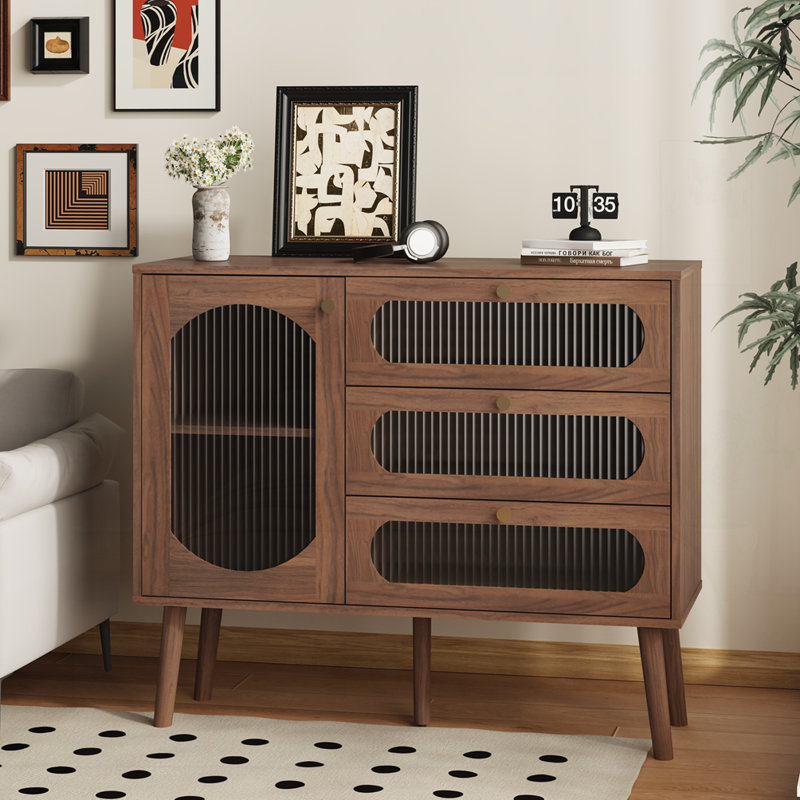 Armoire de rangement en bois avec tablettes