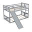 Lit simple gris au-dessus d'un lit superposé avec glissade et, espace-efficace dans la chambre à coucher, construction solide pour une utilisation à long terme en bois de pin